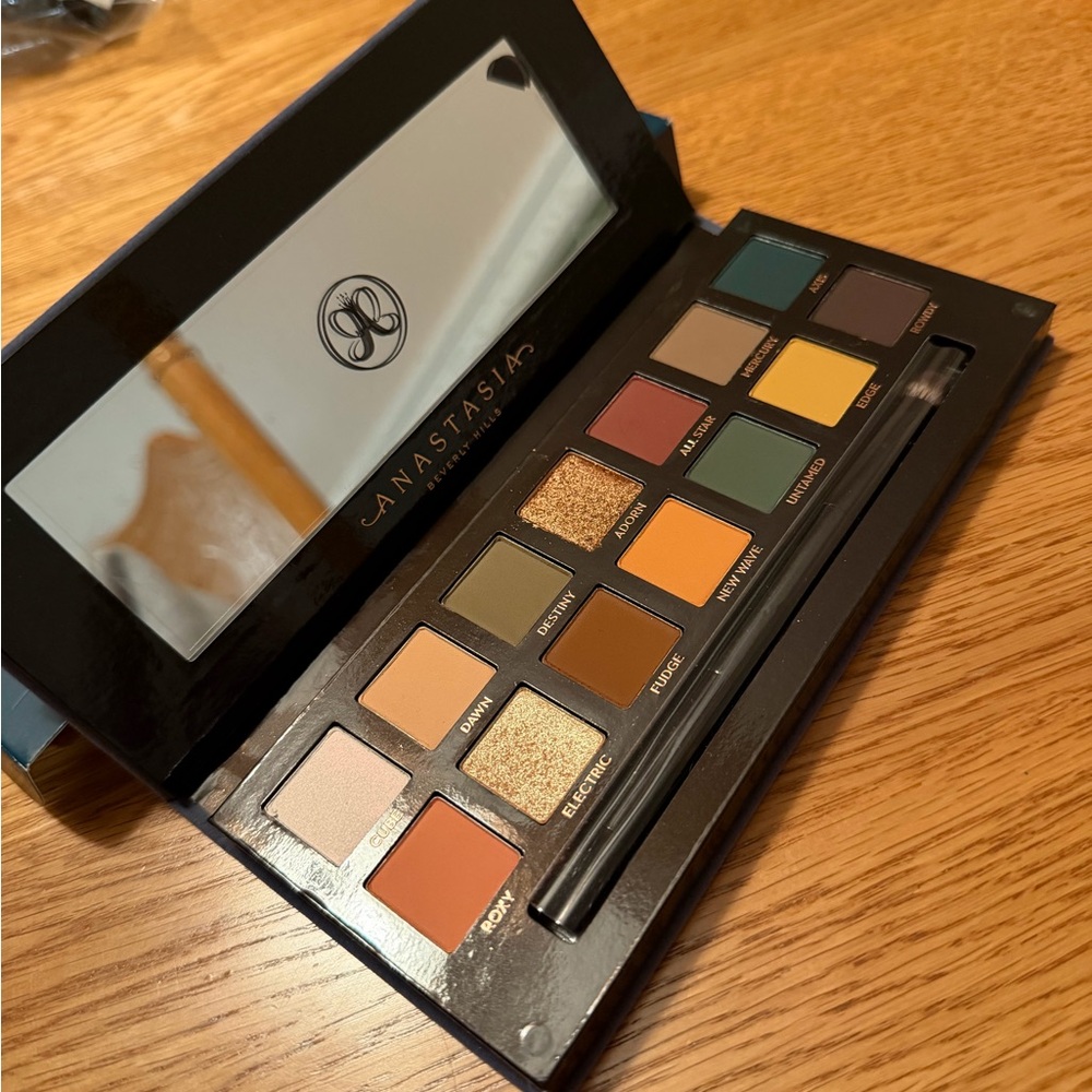 Anastasia Subculture Eyeshadow Palette - Blue and Gold - Picture 2 of 3